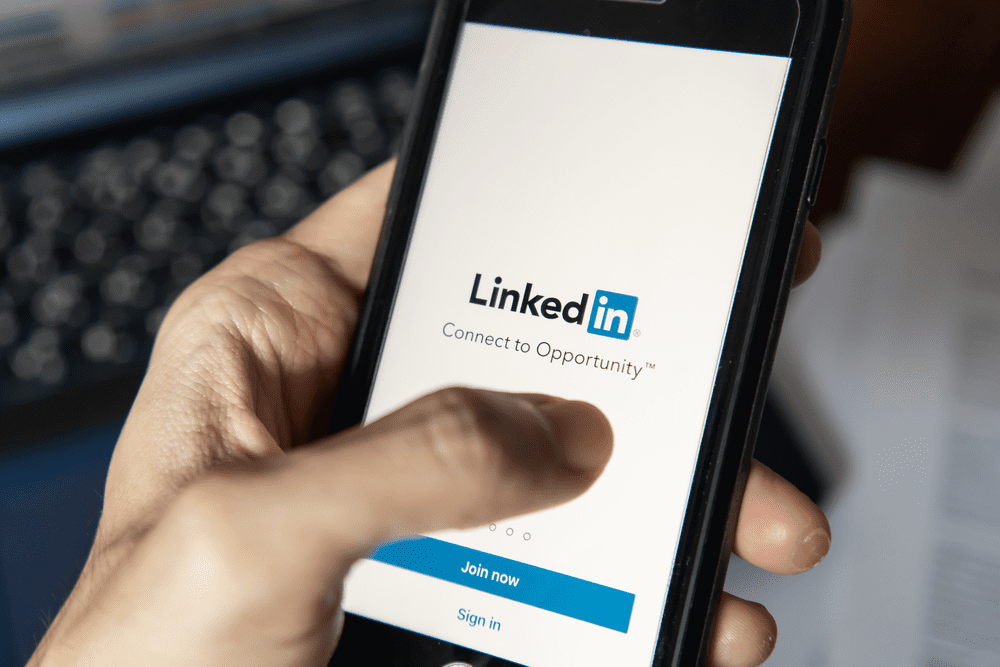 How to Grow AUM by Advertising on LinkedIn (Advisors’ Favorite Social Network)